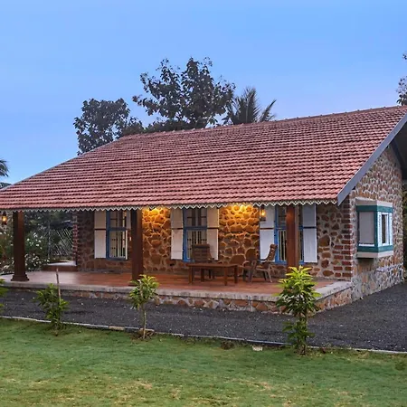 Saffronstays Lake House Bouganvillea: Rustic Lakeside Villa with Pool-2